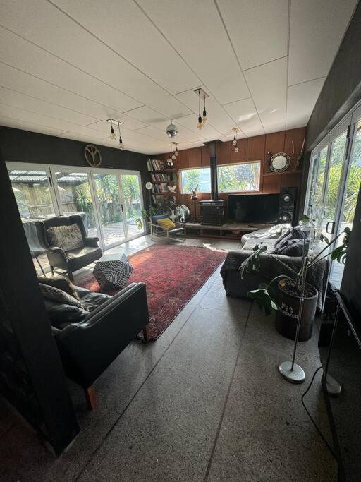 Electric Waihi Beach House - Family & Dog Friendly, Close To Beach, Pool Table, Outdoor Fire Room, Skate Ramp Bowentown Exterior photo