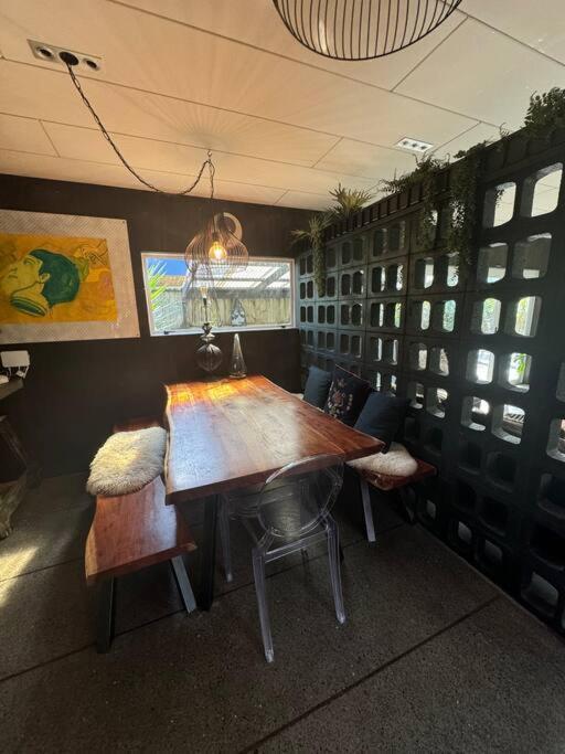 Electric Waihi Beach House - Family & Dog Friendly, Close To Beach, Pool Table, Outdoor Fire Room, Skate Ramp Bowentown Exterior photo