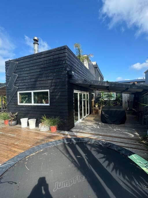 Electric Waihi Beach House - Family & Dog Friendly, Close To Beach, Pool Table, Outdoor Fire Room, Skate Ramp Bowentown Exterior photo
