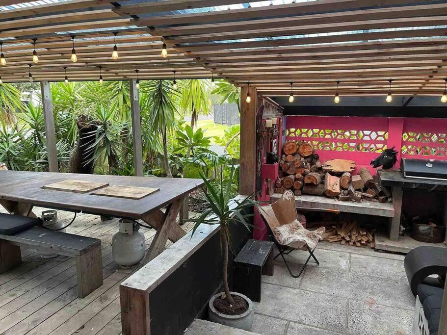 Electric Waihi Beach House - Family & Dog Friendly, Close To Beach, Pool Table, Outdoor Fire Room, Skate Ramp Bowentown Exterior photo